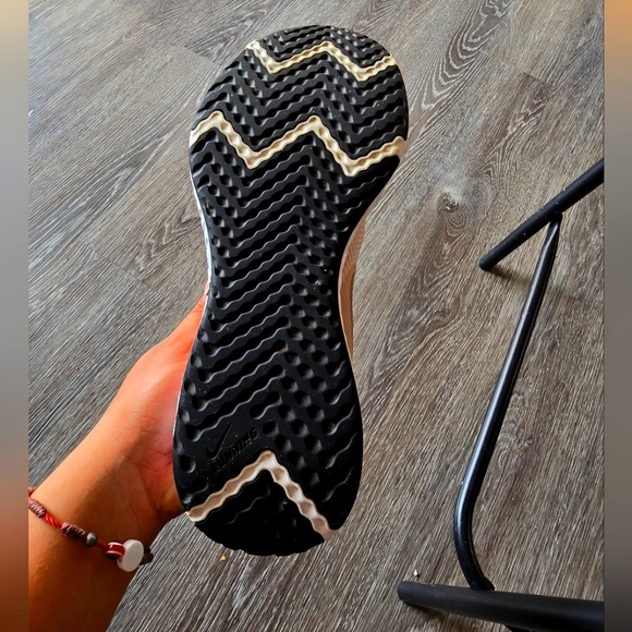 Nike Women's Revolution 5 Athletic Shoe BQ3207-600 - Pink Rose Metallic - sz 11 - Picture 7 of 10